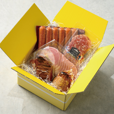 イエローボックスに要冷蔵食品を入れている