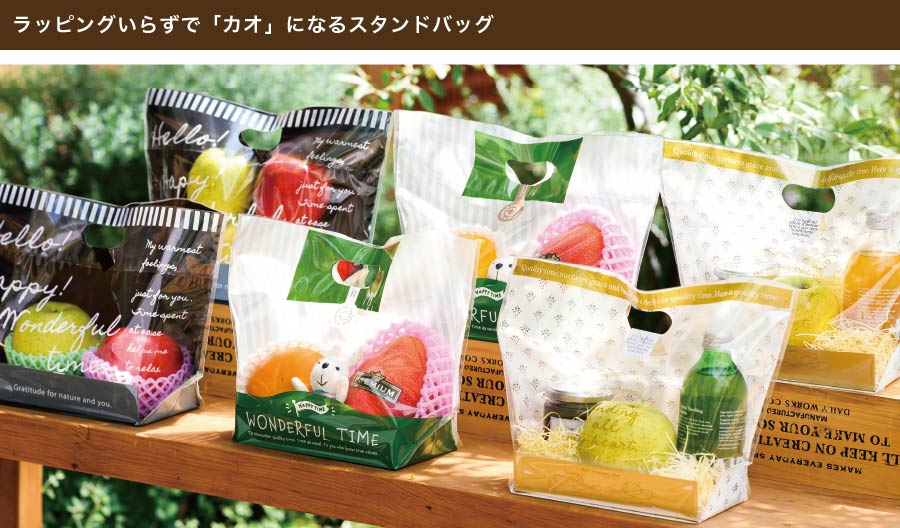 店頭で並べた際に、目立つかつ興味を持っていただけるよう、デザインにこだわりました。持ち手があるので手に取りやすいのもポイントです。お店のテイストはもちろん、お客様層によっても選びやすいゴールド、ブラック、グリーンの３デザイン展開です。