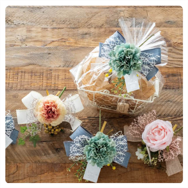 造花とリボンを合わせたアイデアアイテム<ホワイトデイ編>