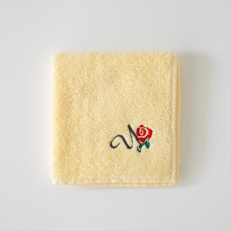 Fitting Room “刺繍入りの名入れハンカチをギフトラッピング！”