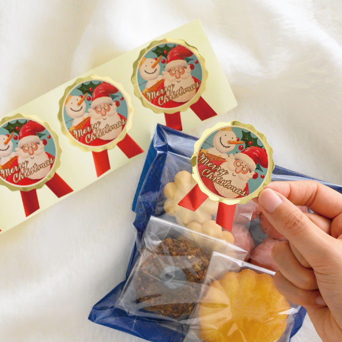 クリスマス小物をいつもの資材に利用して低コストラッピング!