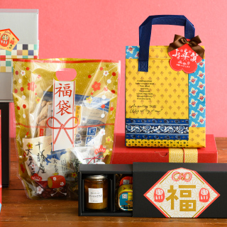 見せて、隠して、客寄せ効果!幸せ詰め込む「福袋」