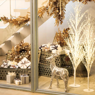 季節感のある店舗装飾のためのディスプレイアイテム