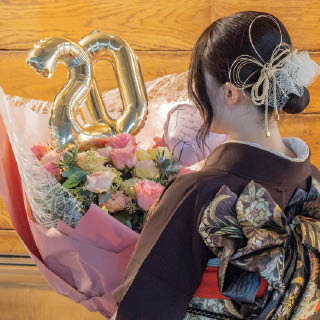 新しい顧客づくりに。ファッション性を意識した成人式のブーケ