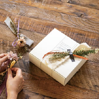 無地ものにピッタリのナチュラルラッピング!