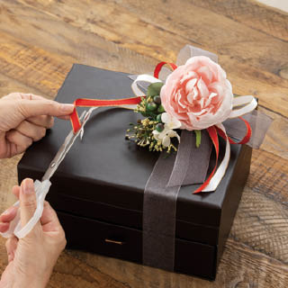 豪華に魅せるお祝いラッピング