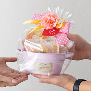 ブリキ丸型バケツを使った母の日ラッピング