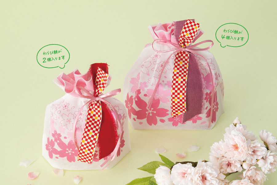 桜わらび餅を不織布巾着バッグに詰め合わせるラッピングアイデア