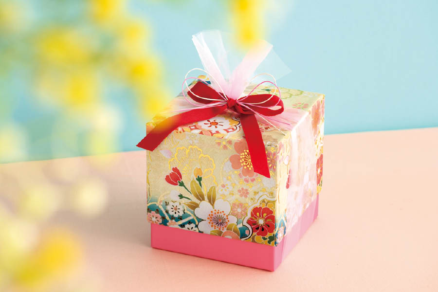 着物風の貼箱で作る花柄ラッピング