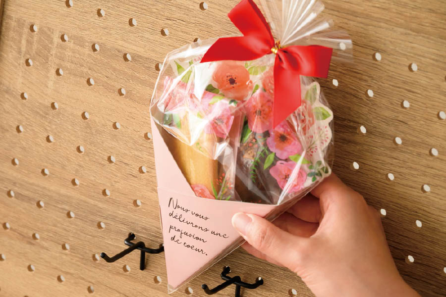花柄のトレイセットで作るギフトラッピング