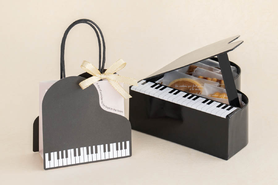 ピアノデザインのペーパーバッグとギフトボックス