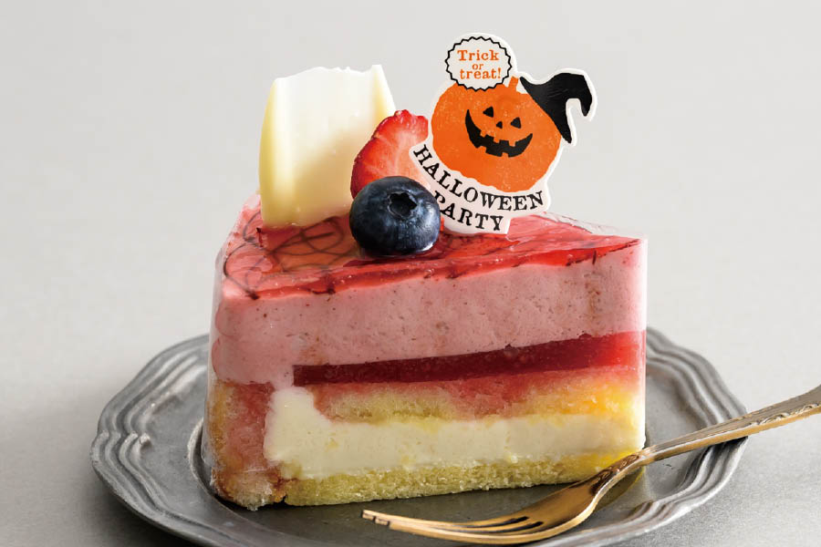 ショーケースの中もハロウィン色になるハロウィンのケーキピック