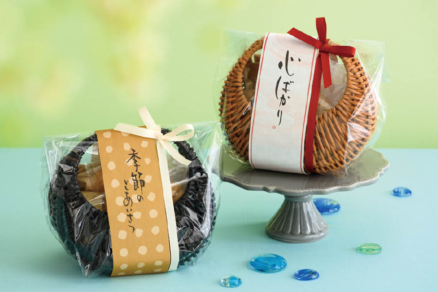和菓子のラッピングアイデア_三日月型のPPバスケット
