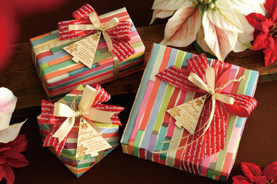 新商品でつくるクリスマスギフト_カラフル包装紙