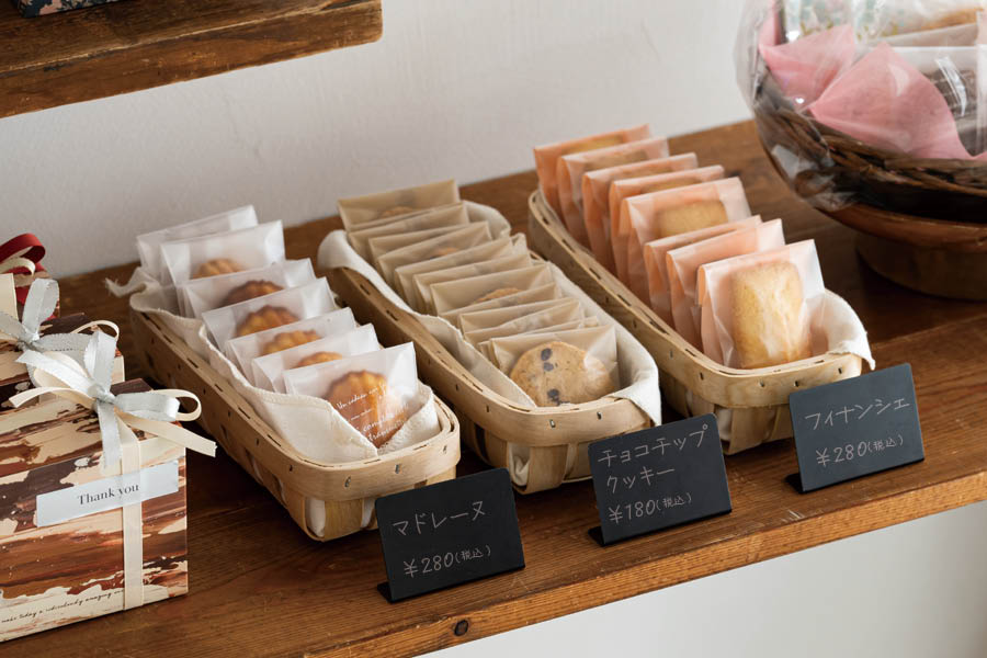 クロス付きのナチュラルなトレイ