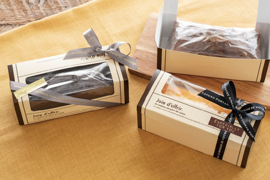 スモーキー窓付きギフトボックスのパウンドケーキラッピングアイデア