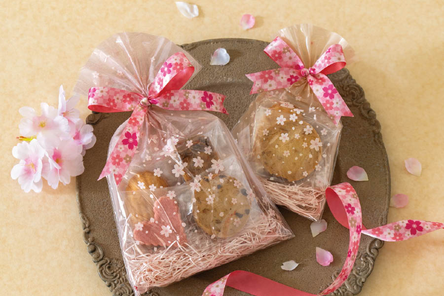 桜のOPP袋とリボンを使ったギフトラッピング