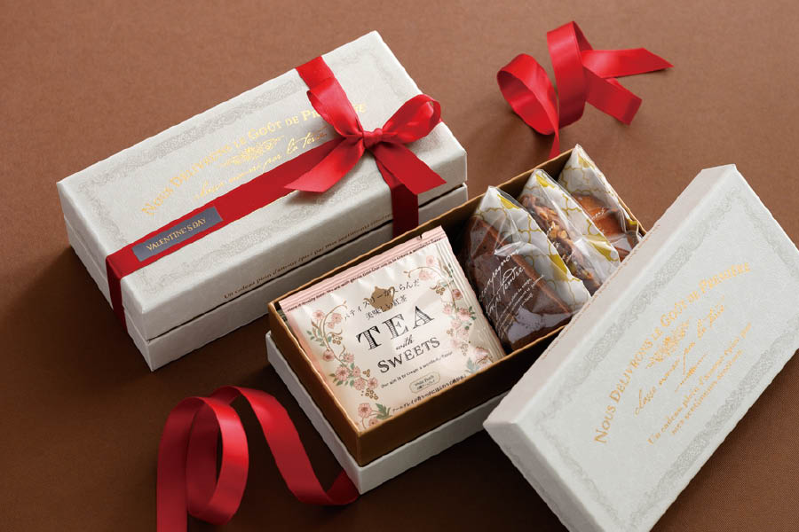 MFQの貼箱にいれた焼菓子と紅茶のバレンタインデイギフト