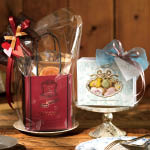 落ち着いたデザインのミニペーパーバッグとヴィンテージファブリックデザインのマド付きギフトボックスのバレンタイン・ホワイトデイラッピング