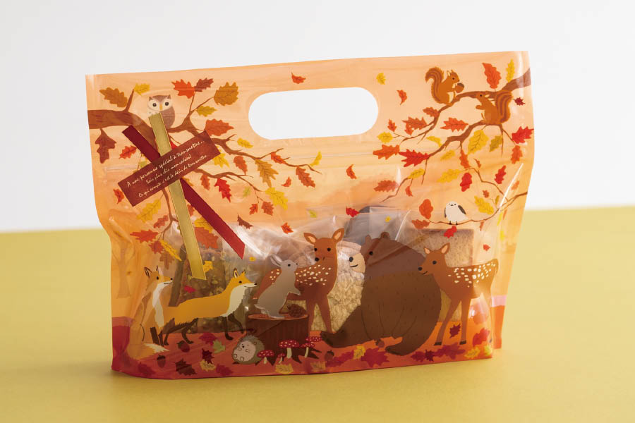 森の動物を描いたジップバッグ