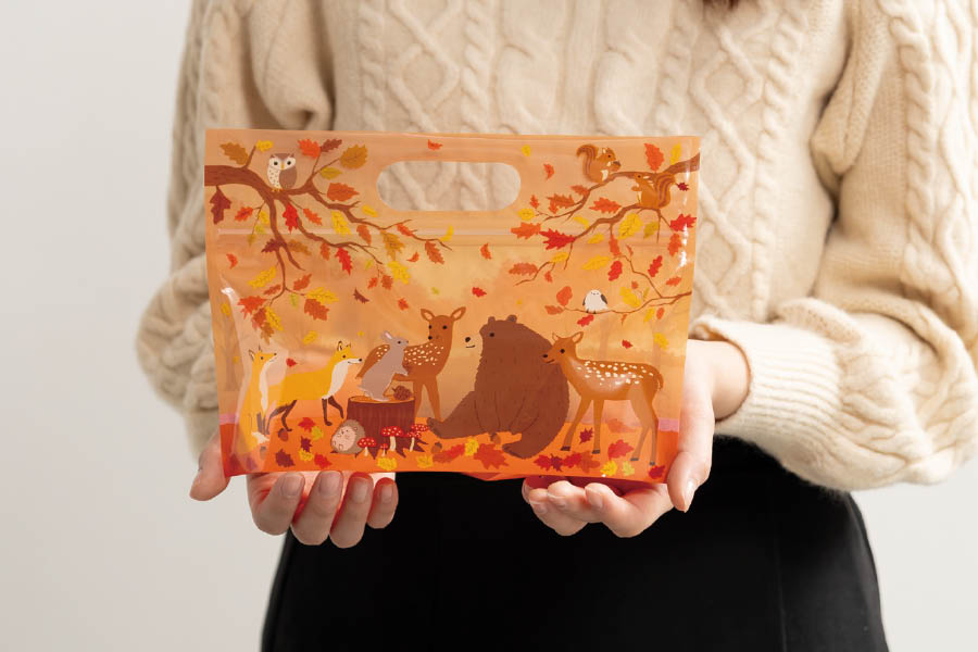 森の動物を描いたジップバッグ-新商品案内