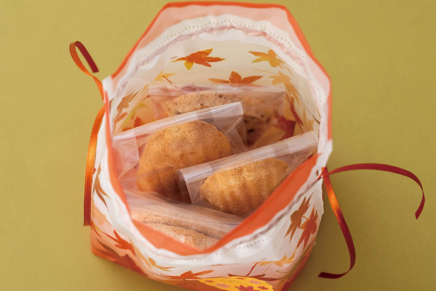 もみじデザインの巾着バッグ