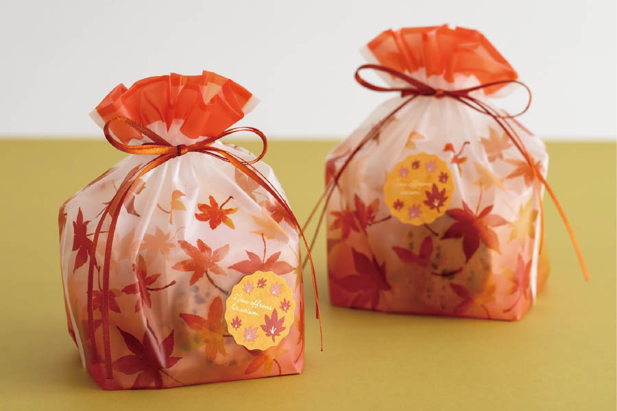 もみじデザインの巾着バッグシール付き