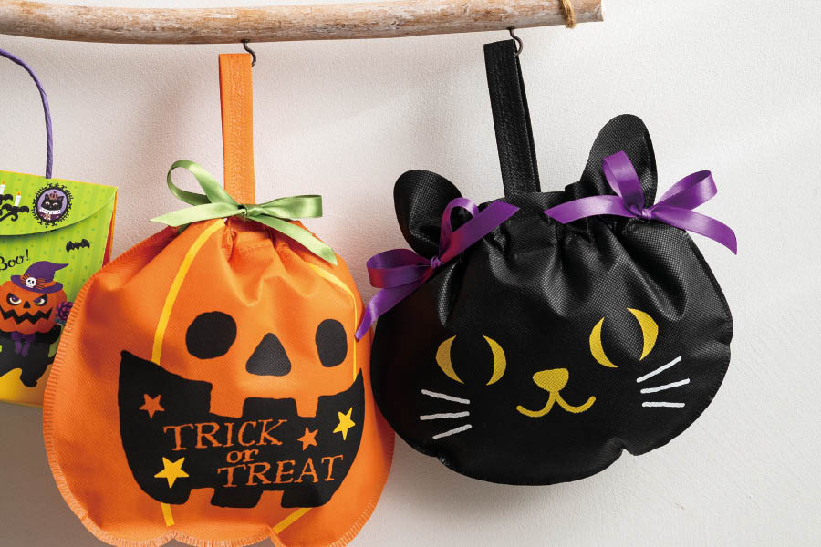 黒ねこの不織布巾着バッグお菓子入り数