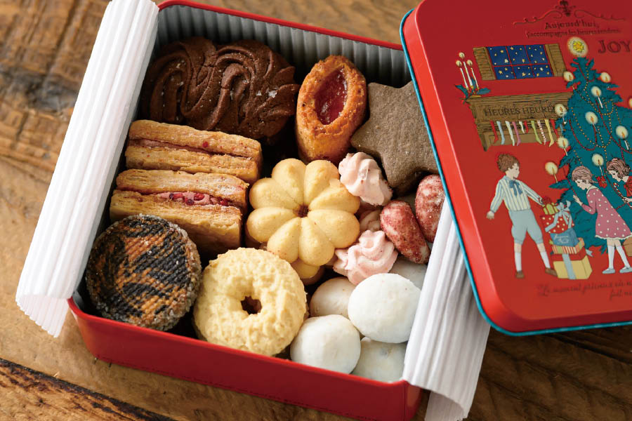 クリスマスギフト缶にクッキーを詰めたところ