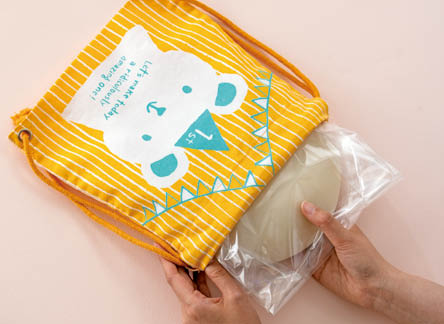 一升餅を入れているところ