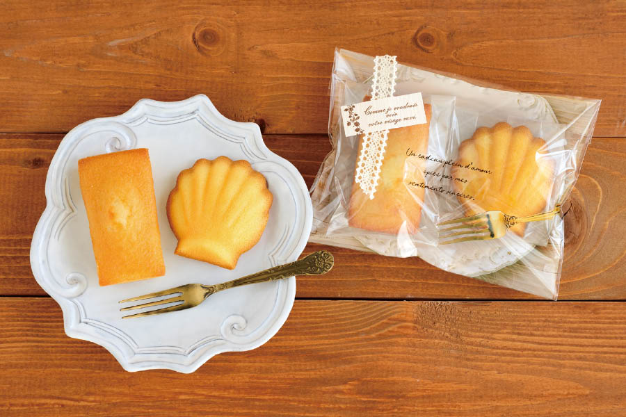 フォトプリントのバッグを使った焼菓子のラッピングアイデア